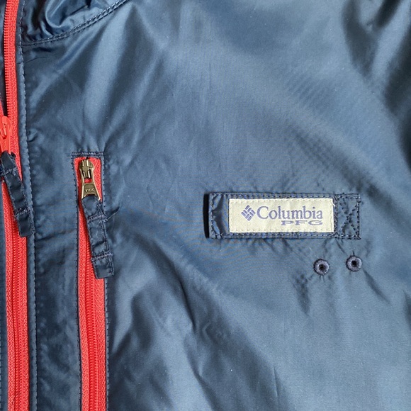 Lightweight Columbia Windbreaker - Picture 3 of 4